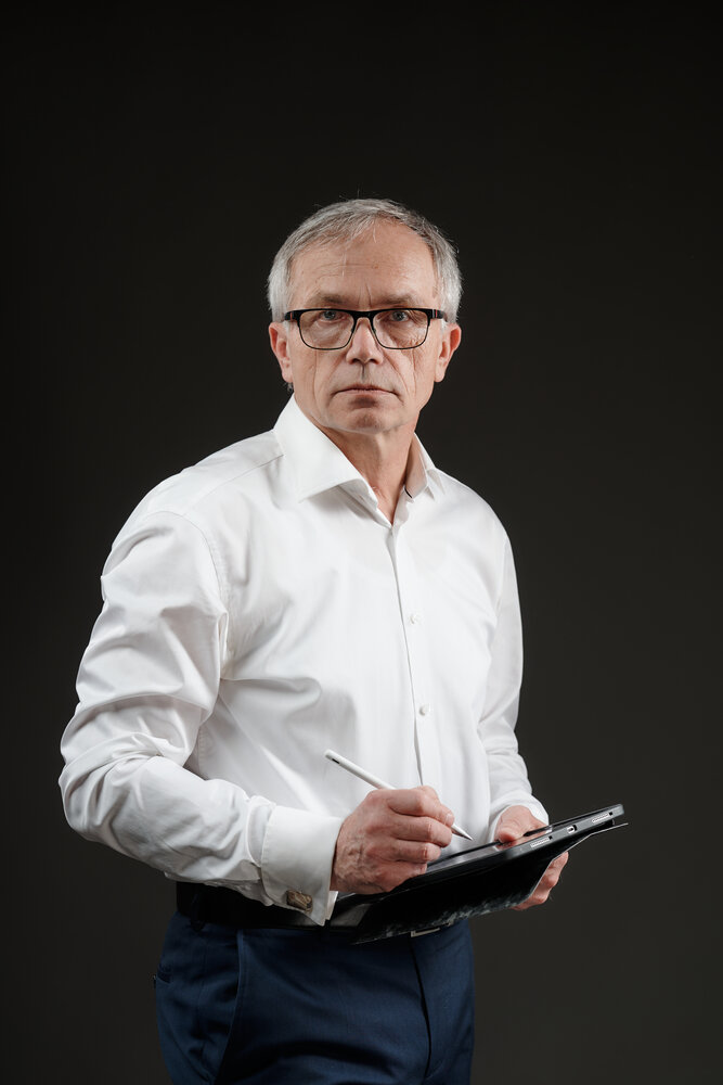 Stefan Podedworny — ekspert od cyberbezpieczeństwa, zarządzania ryzykiem AI i ekonomii behawioralnej